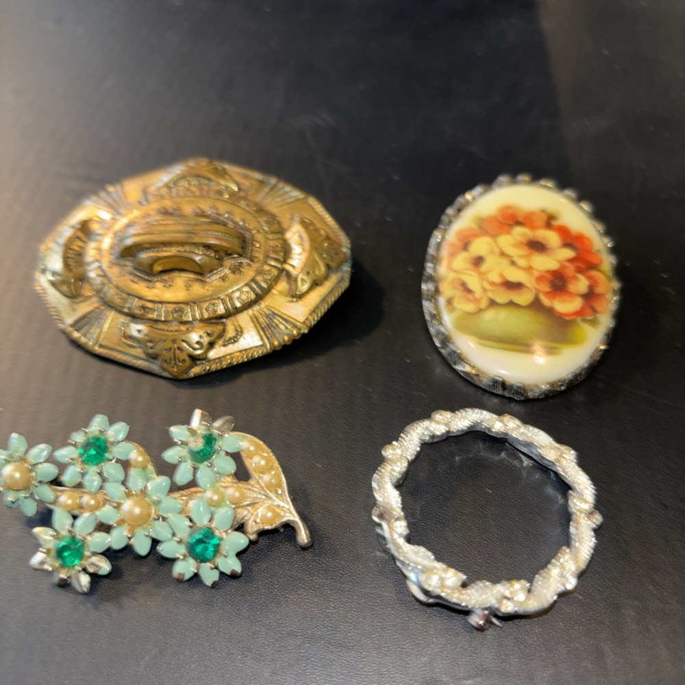 Lot of Vintage Gold Tone Floral Brooches Rhinestone Faux Pearl Green Stone